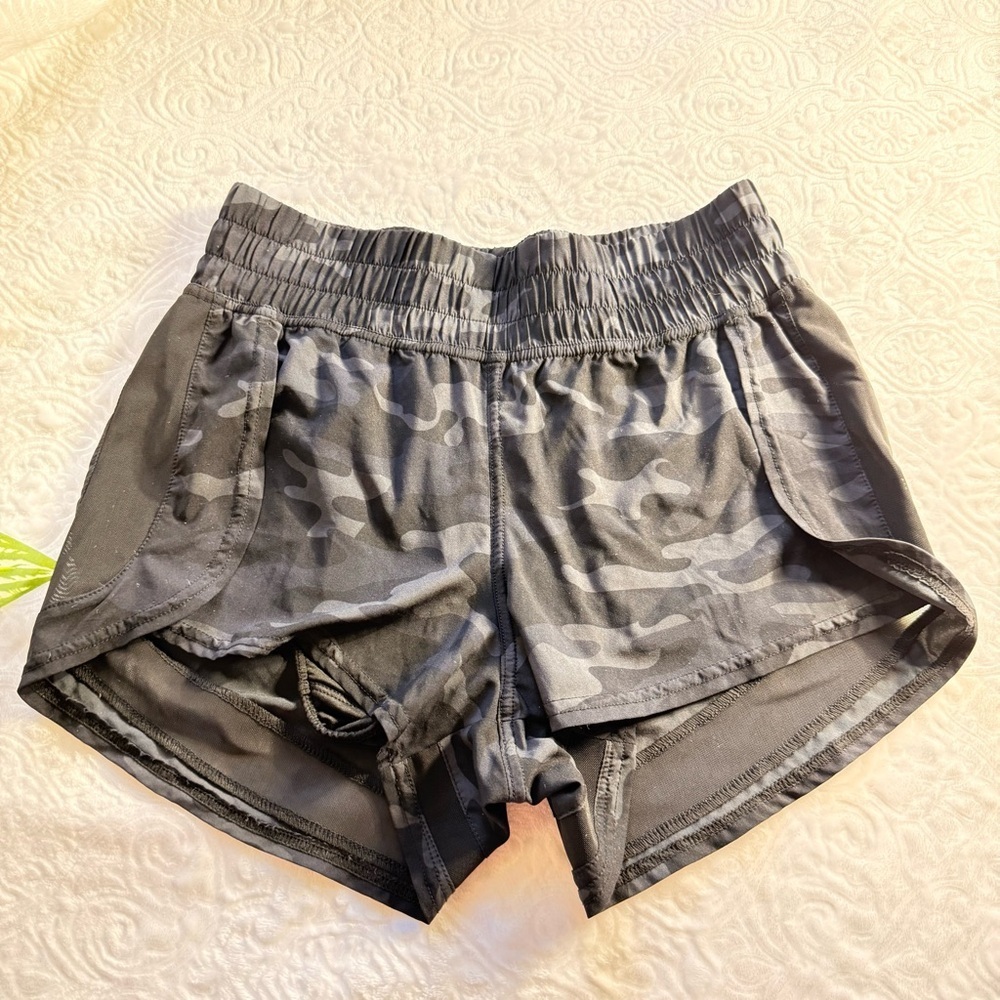 Revival Women Gray Camo Athletic Running Shorts Size S